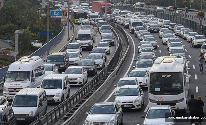 İzmir'de trafiğe kayıtlı araç sayısı 1 milyon 600 bin 666 oldu