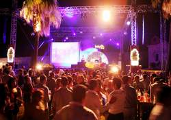 Yazın keyfi Çeşme Babylon'da