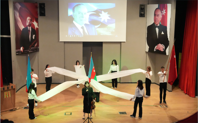 Azerbaycan'ın Merhum Cumhurbaşkanı Heydar Aliyev Anıldı