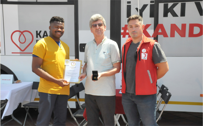 Recep uğraşkan’a 35. Kan Bağışı İçin Altın Madalya