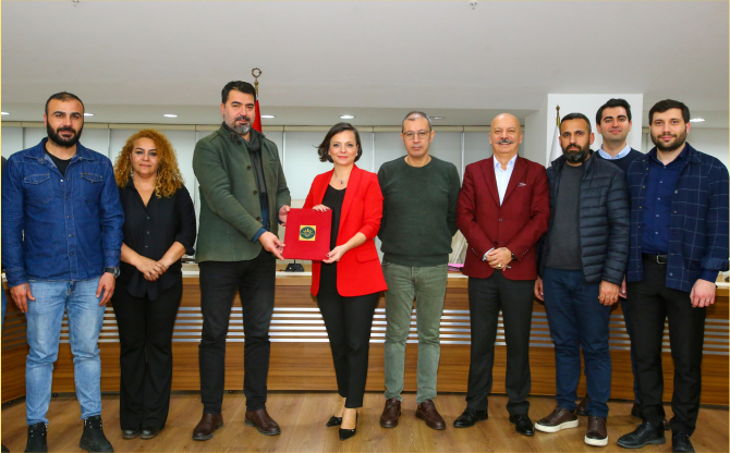 Karabağlar Belediyesi’nden işçilerin yüzünü güldüren sözleşme