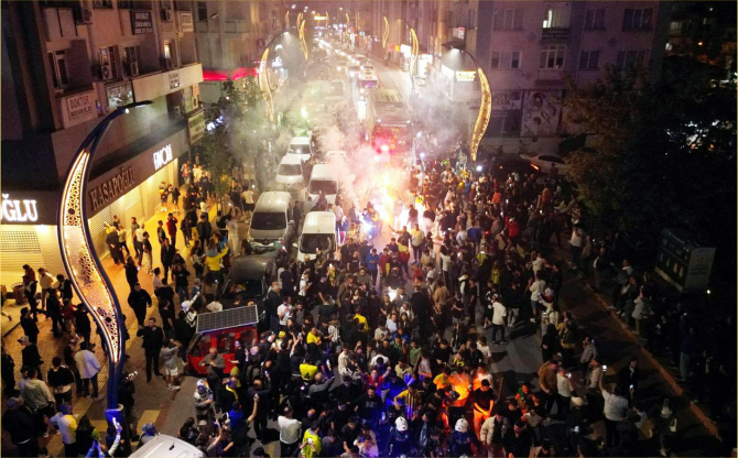 Aliağalılar Şampiyonluğu Hep Birlikte Kutladı