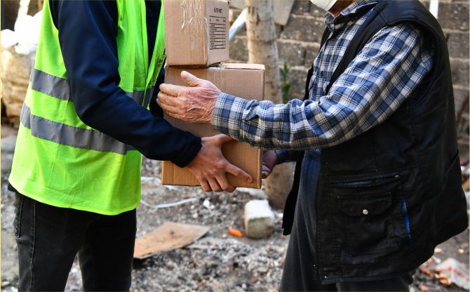 İzmir’de ihtiyaç sahipleri ve emekliler unutulmadı