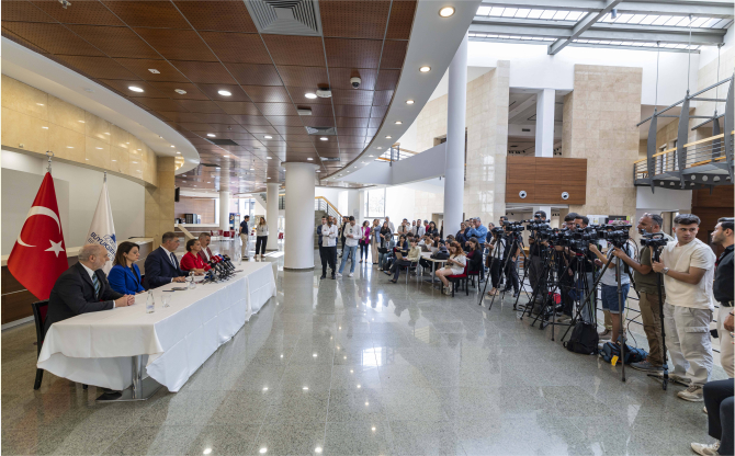 İzmir Büyükşehir Belediyesi ile İZELMAN arasında süren TİS'te imzalar atıldı