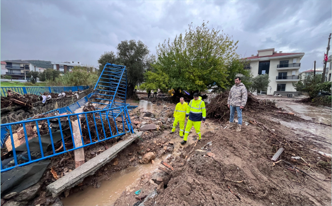 Başkan Tugay Foça’da incelemelerde bulundu
