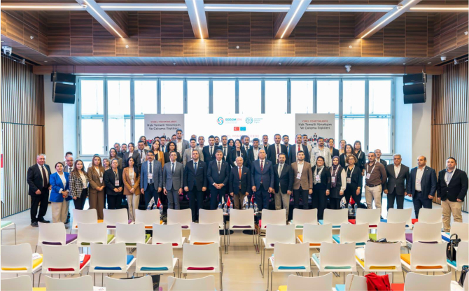 Başkan Tugay: Makam odalarını kaldırıyoruz