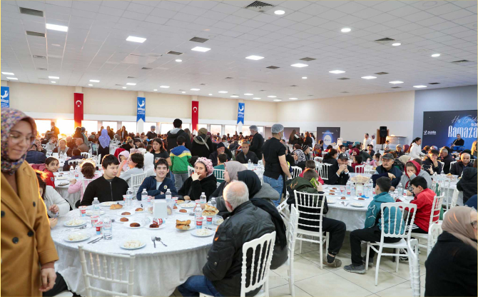 Aliağa’da İlk Toplu İftar Yapıldı