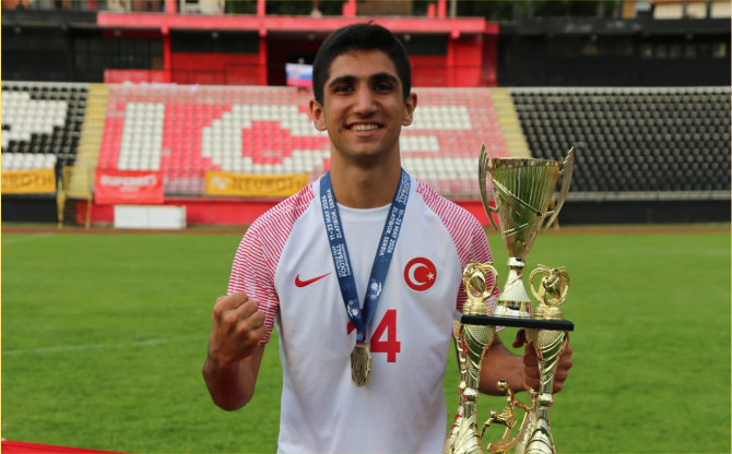 O Artık Dünya Şampiyonu Oldu!