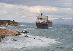 Fırtına Gemiyi Karaya Vurdu