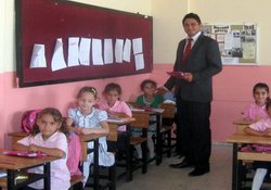 Aliağa MHP'den Eğtime Destek