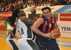 Aliağa Petkim Zoru Başardı 70-68