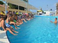 Dikili'de çocukların havuz keyfi...