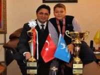 Başarısını Başkan Acar ile Paylaştı 