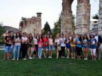 Kitap Okuyana Çay Bizden 